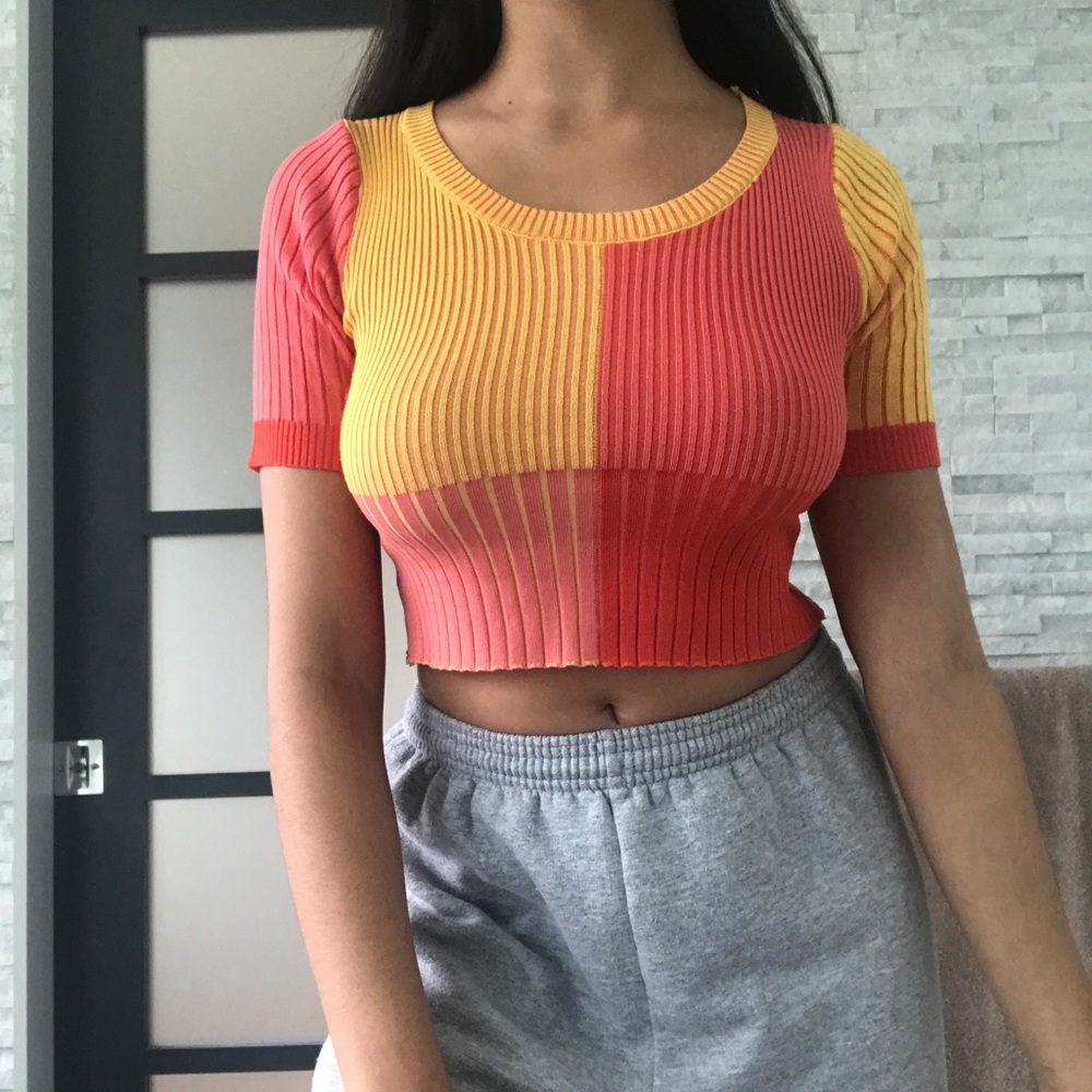 SOLD COLORBLOCK TOP💛🧡💓